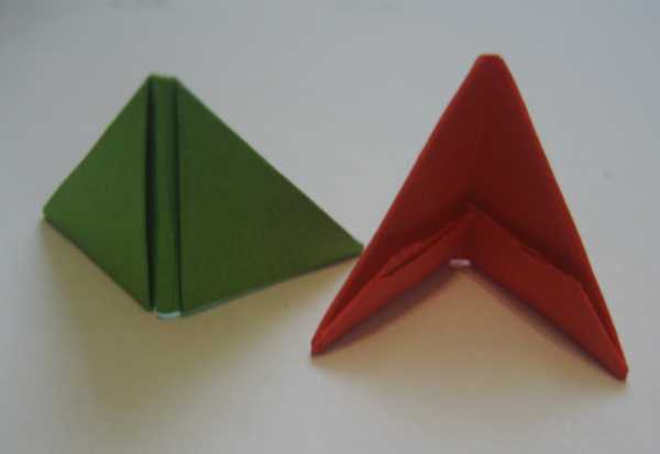 Ваза из треугольных модулей оригами