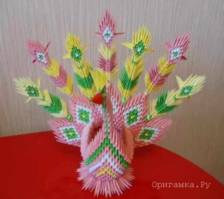 Модульное оригами «Розовый павлин»