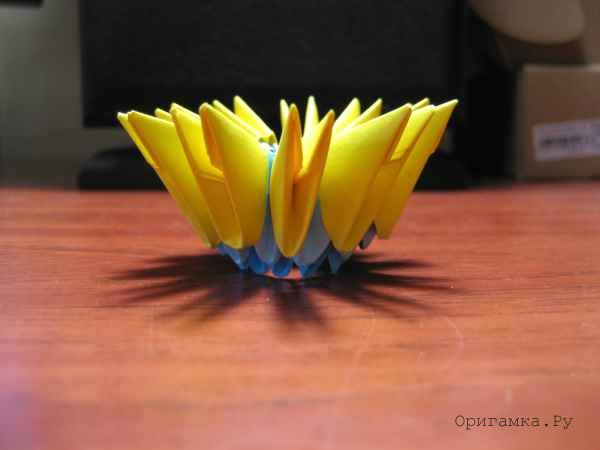 «Ваза с цветами» в технике модульного оригами