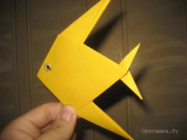 Оригами рыбки из бумаги | Премиум Фото