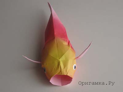 Рыбка кои из цветной бумаги
