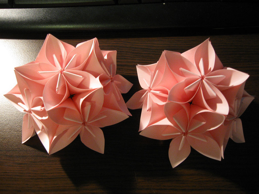 Подвесные цветочные шары из бумаги и шпажек. Мастер-класс